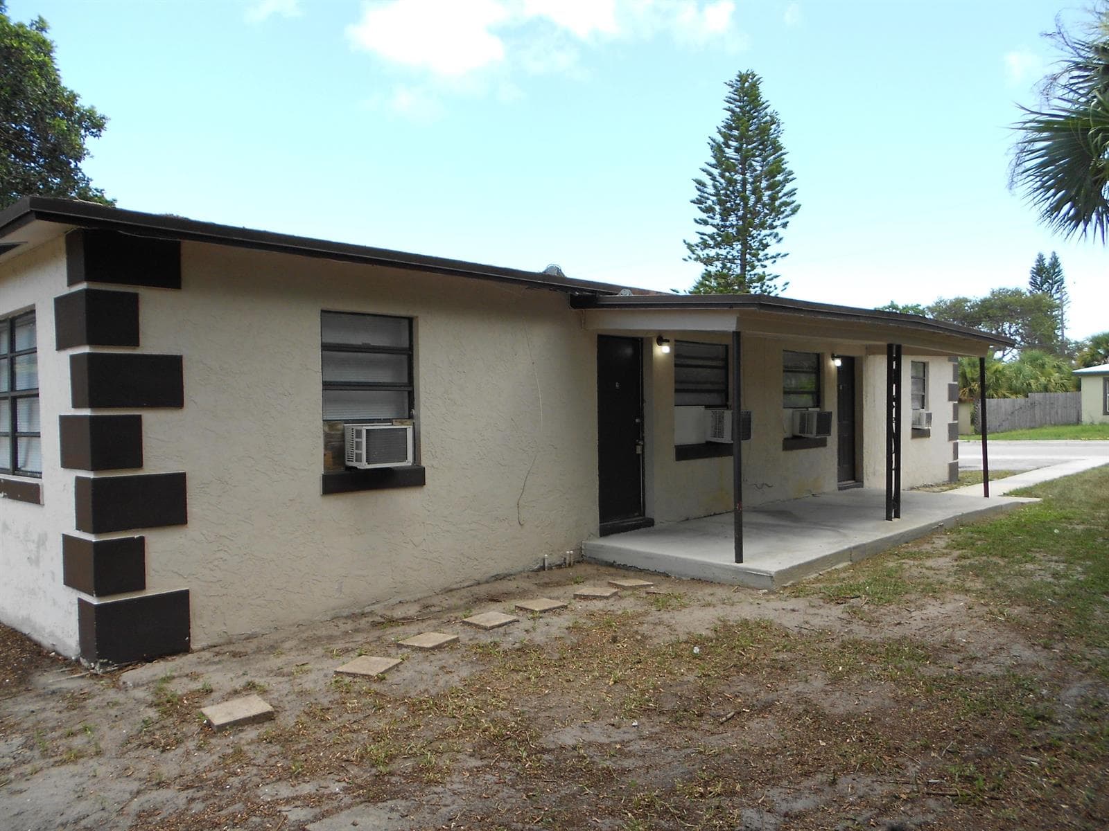 1448 W 33rd Street