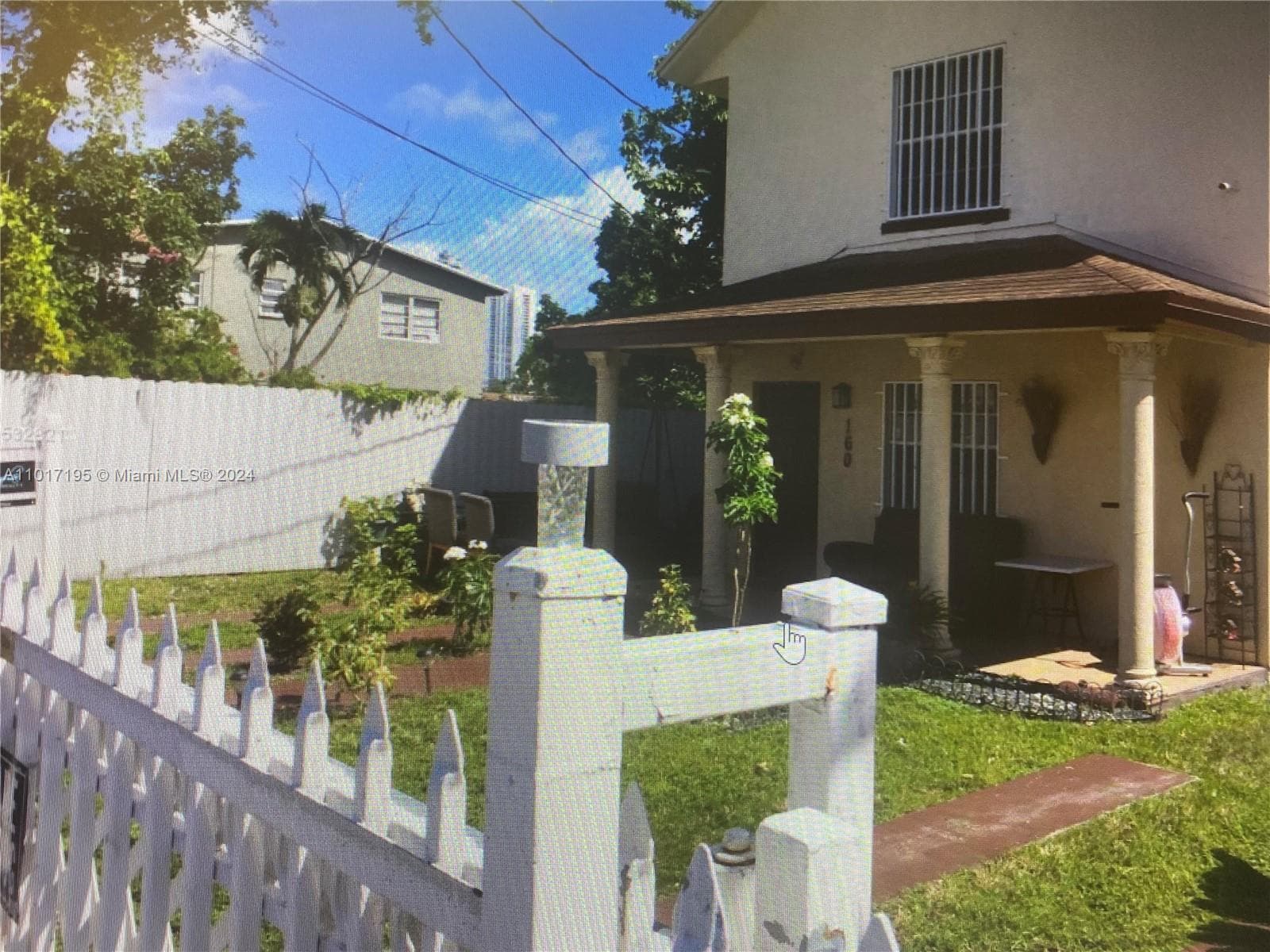 160 NW 27th St