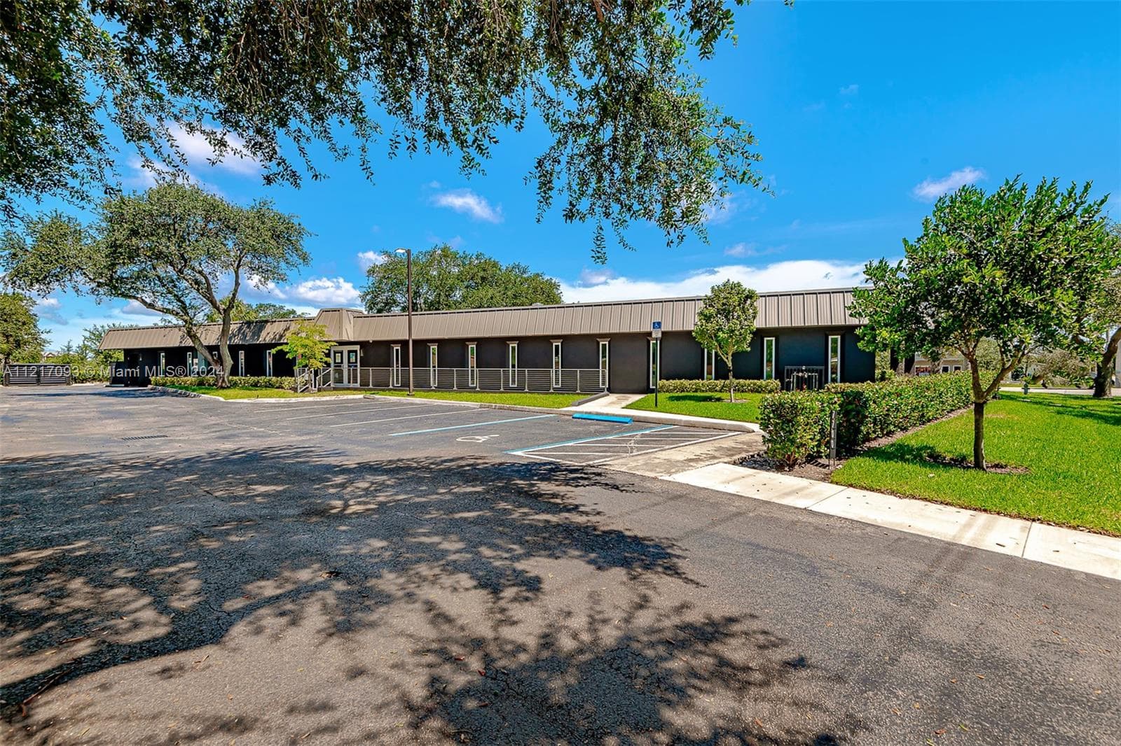 7700 Davie Road Ext