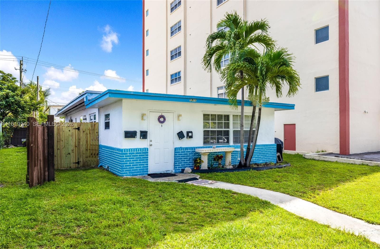 1711 Buchanan St