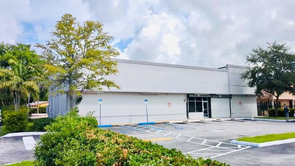 16525 NW 27th Ave