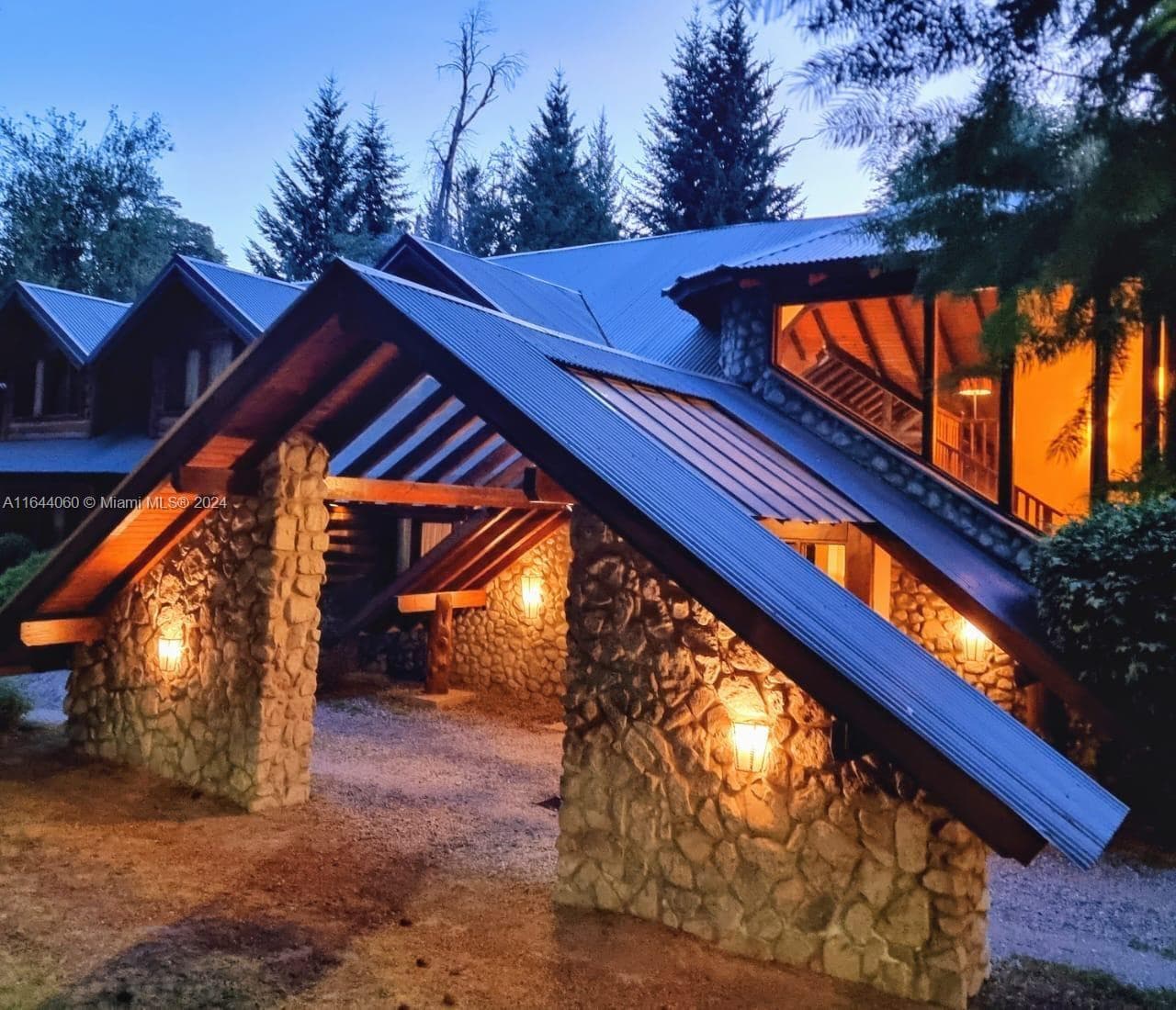 ARGENTINA Puerto Manzano Villa La Angostura