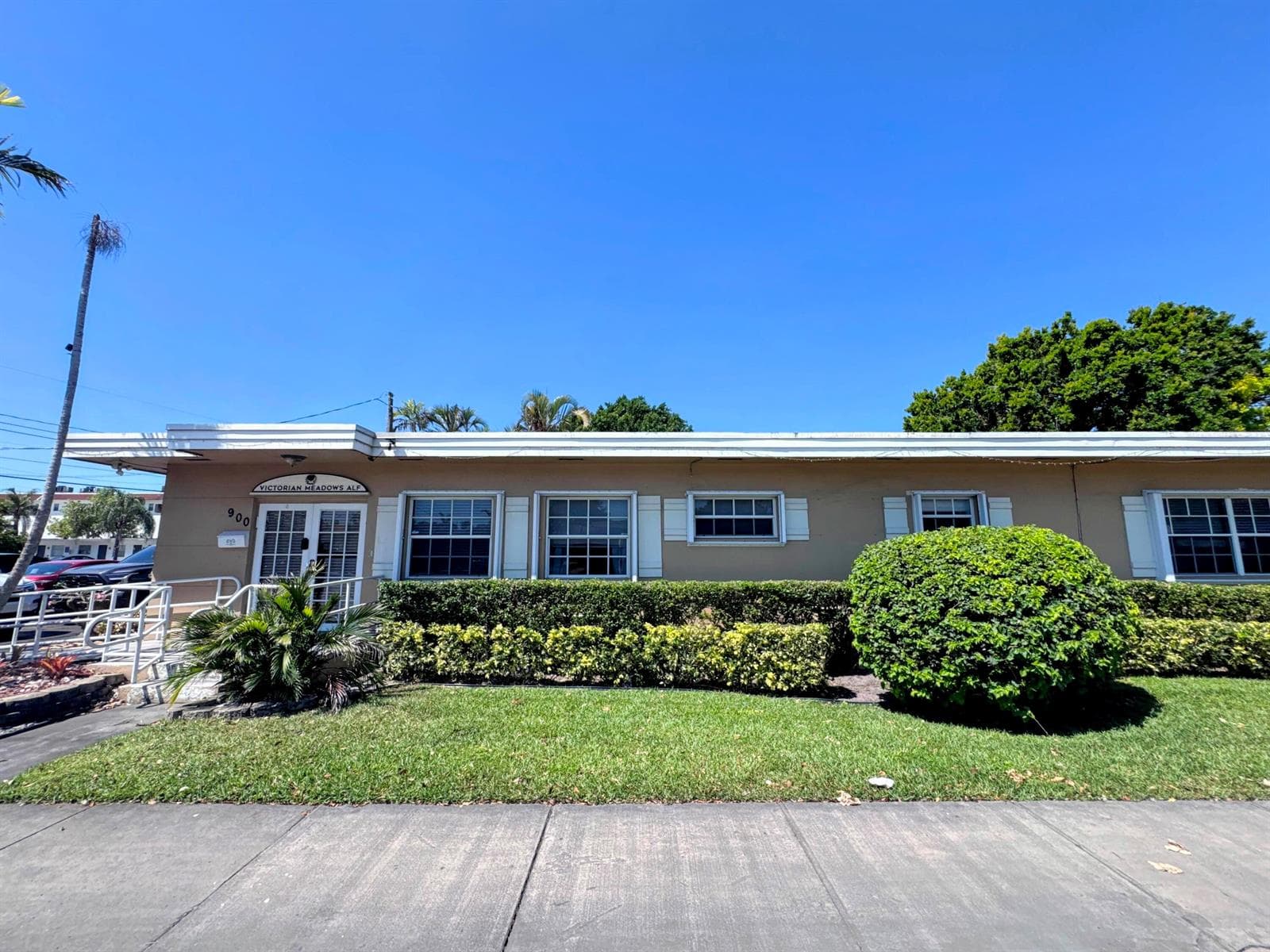 900 N 24th Avenue