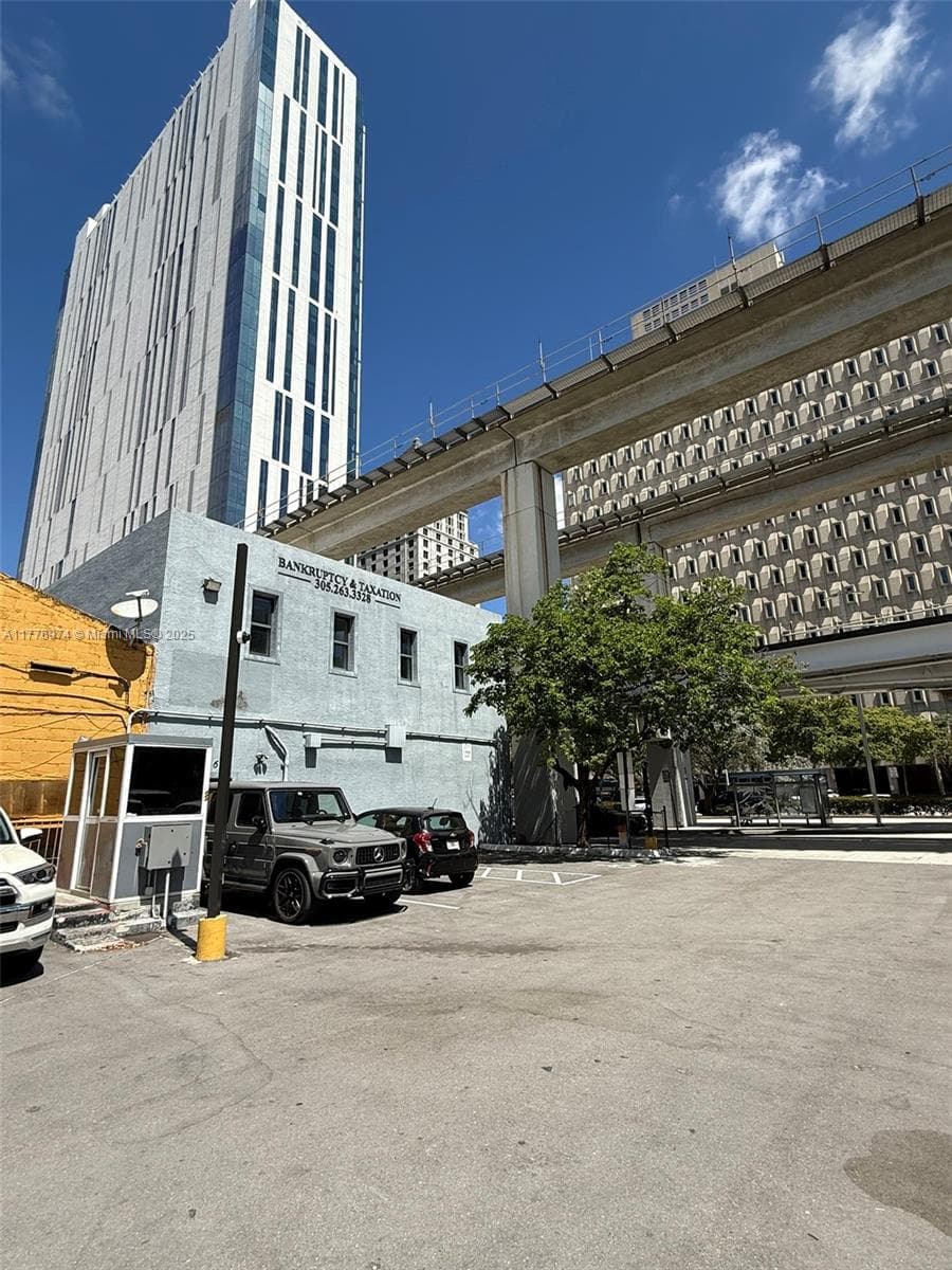 16 SW 1st Ave