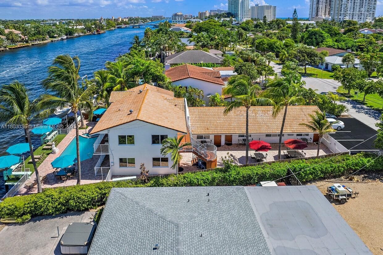 605 Riverside Dr