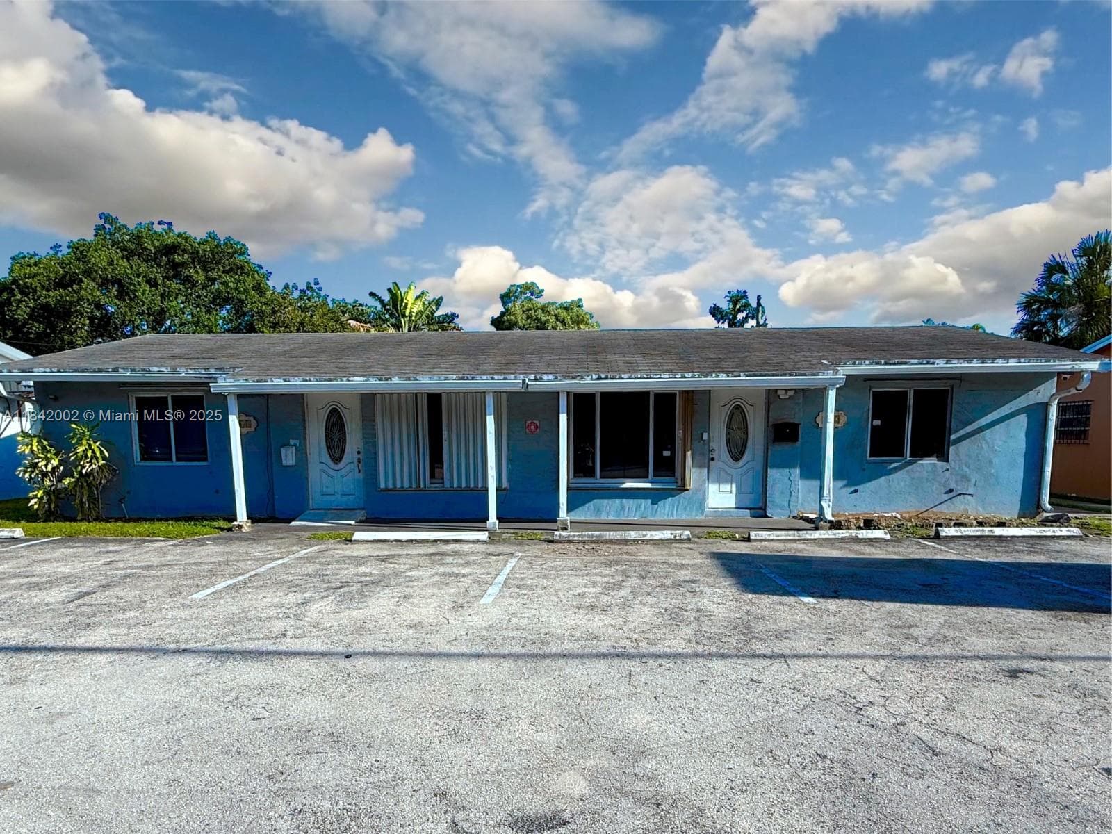 648 Oakland Park Blvd