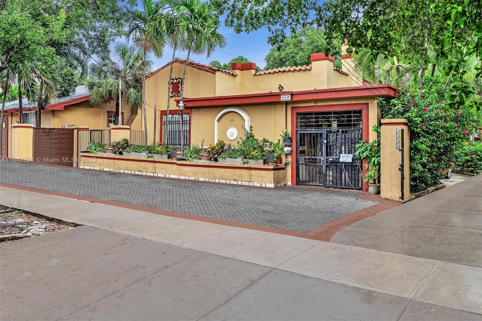 1228-1234-1250 2nd St