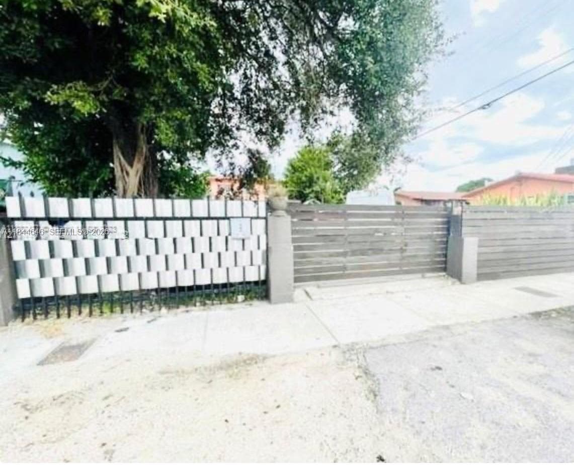2215 NW 33rd St