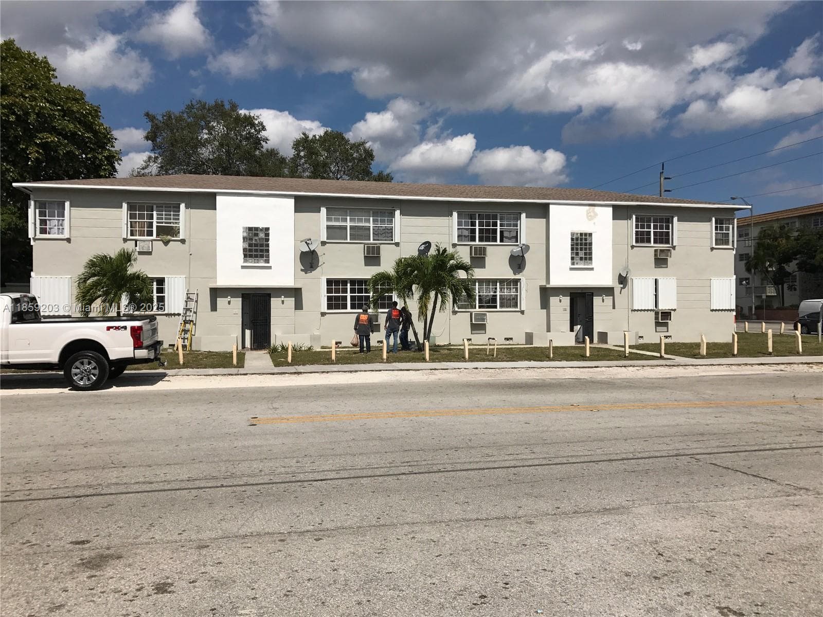 595 NE 129th St