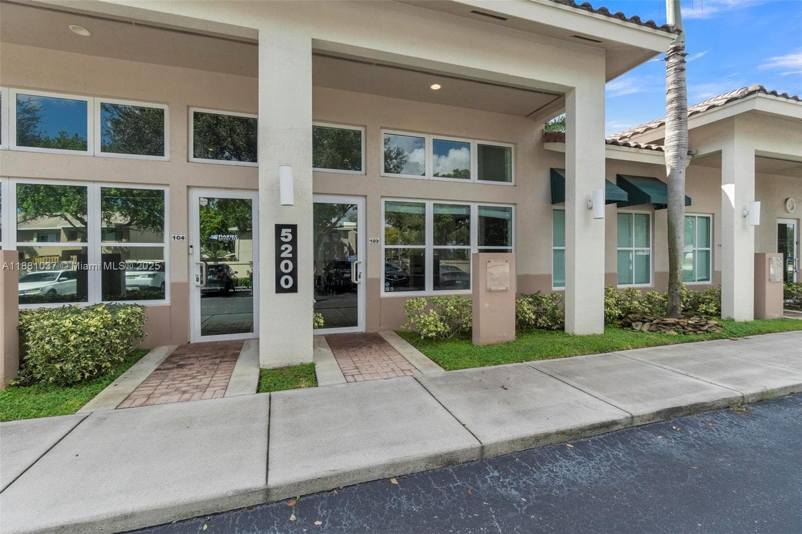 5200 University Dr