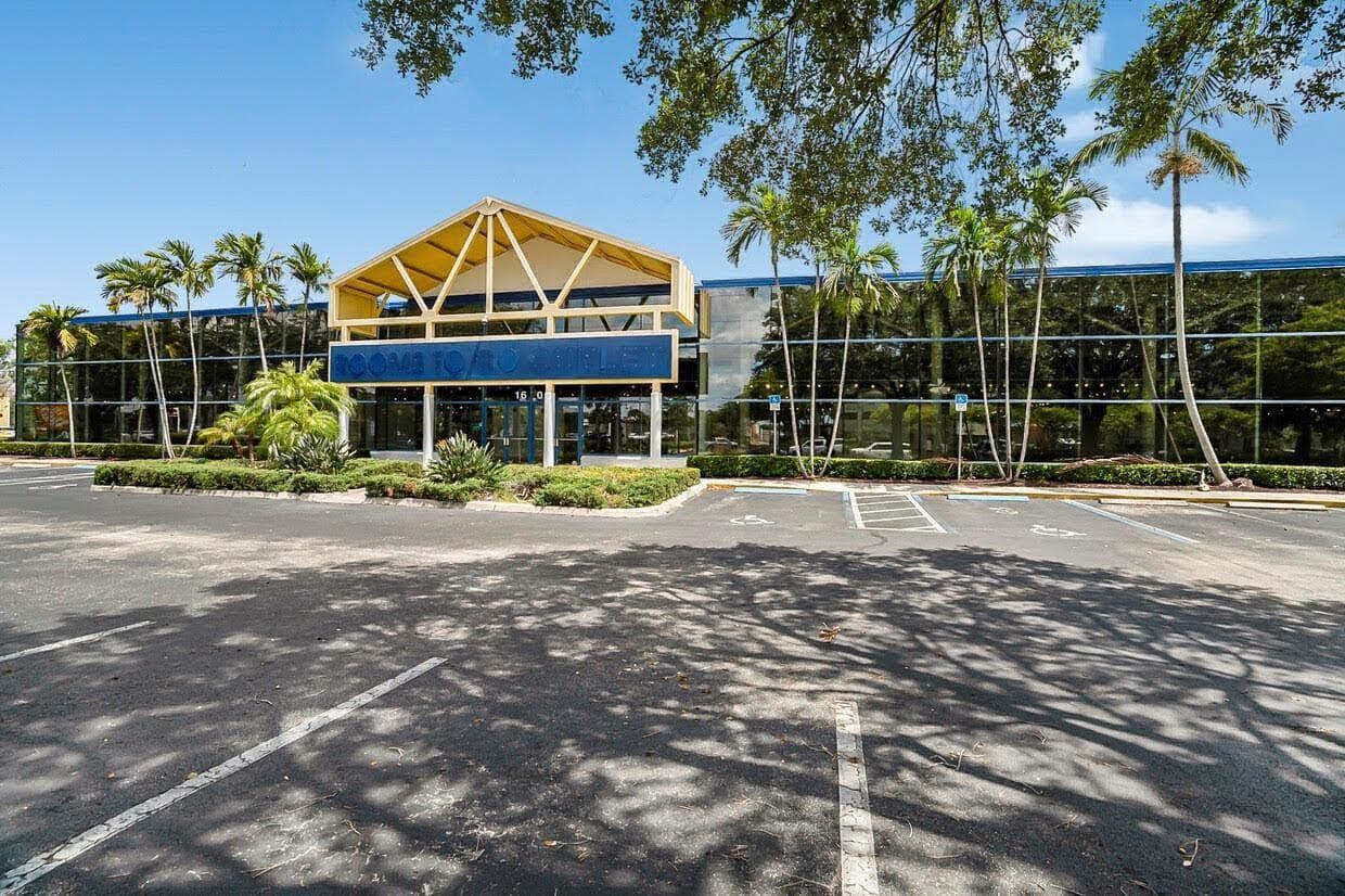 1605 W Oakland Park Boulevard