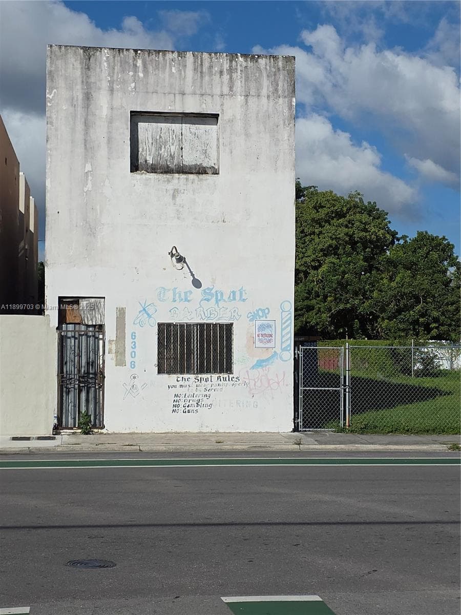 6306 NW 15th Ave