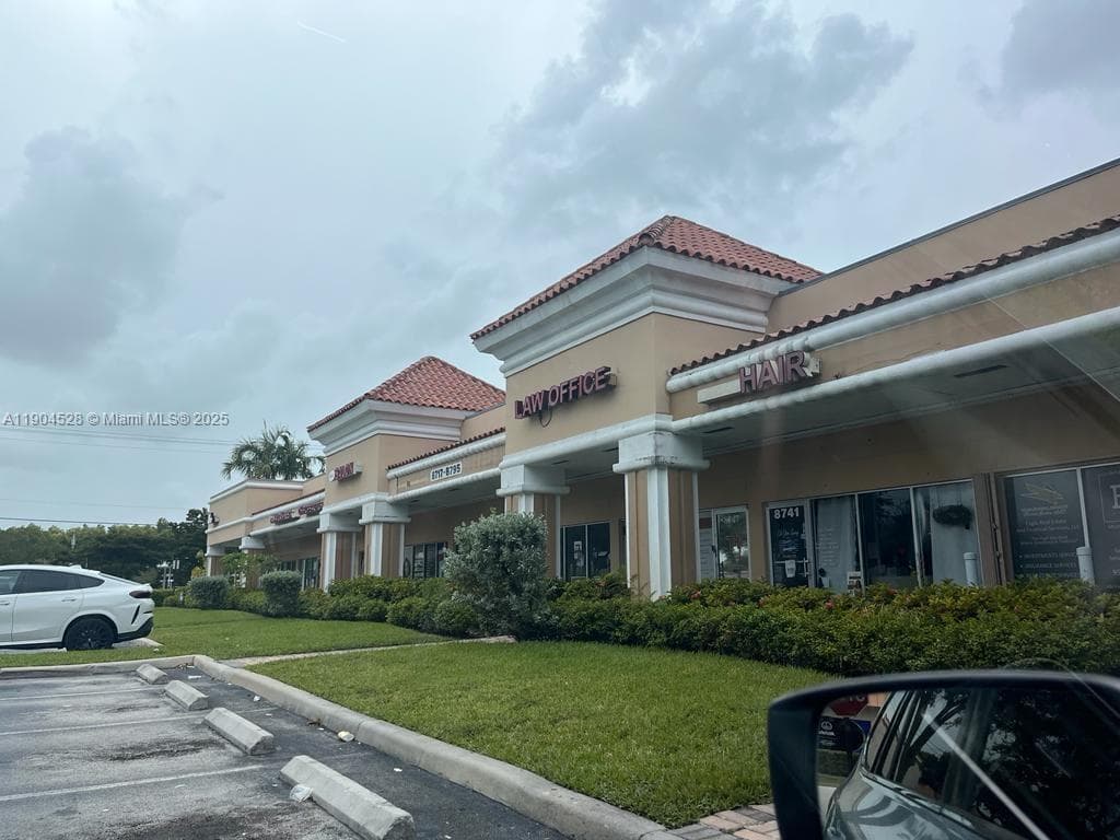 8717-8723 NW 50