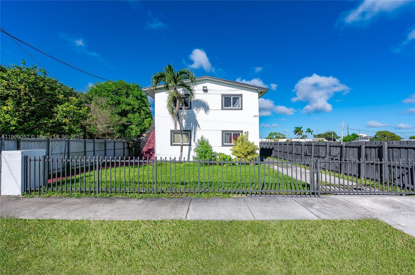 520 SW Krome Ter