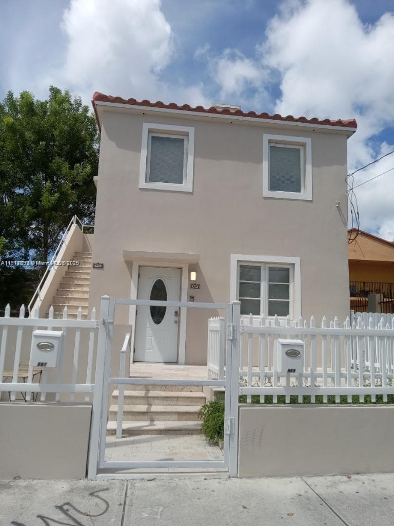 243 SW 10th Ave