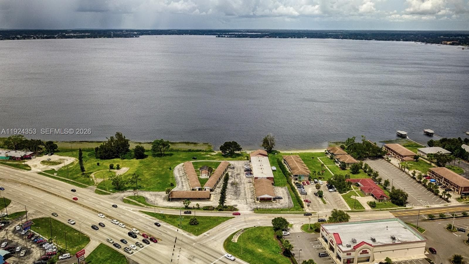1025 LAKEVEIW DRIVE