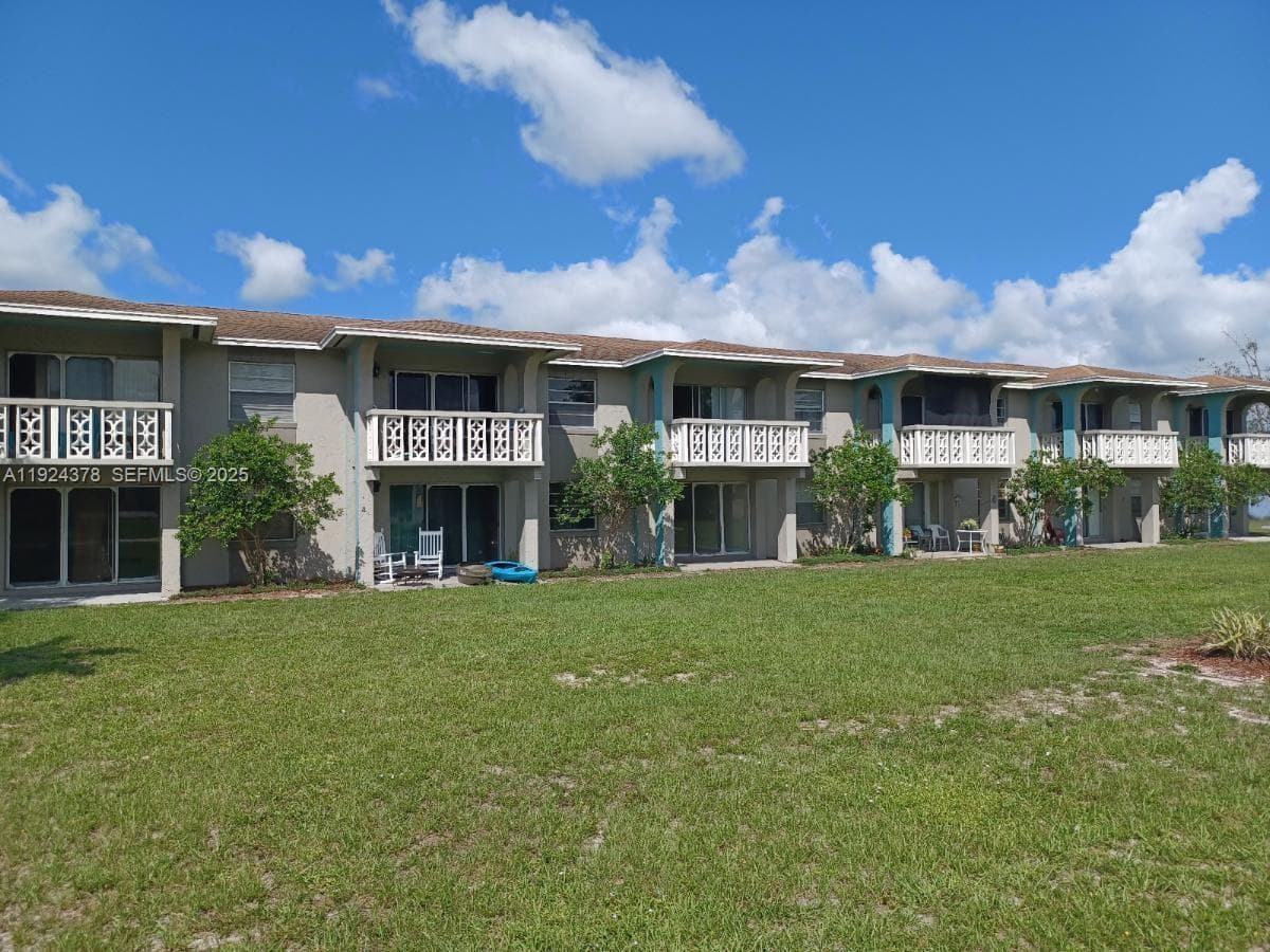 1015 LAKEVIEW DRIVE