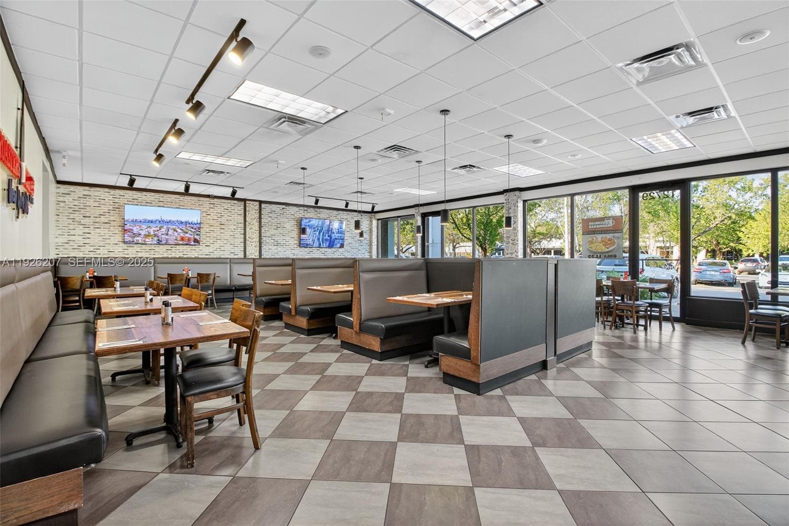 Fully Turnkey Restaurant For Sale In The Heart Of Pinecrest