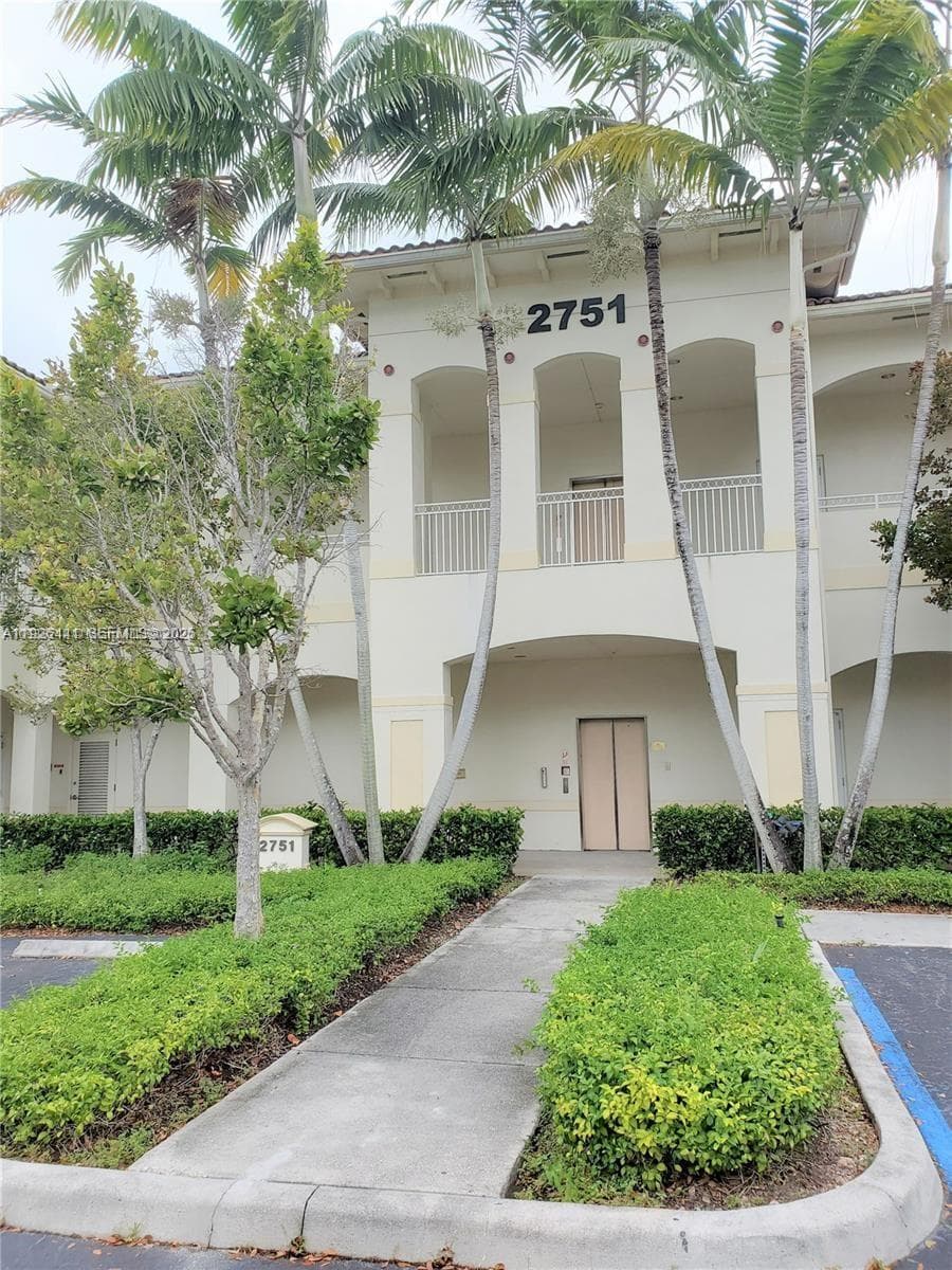 2751 Executive Park Dr # 202