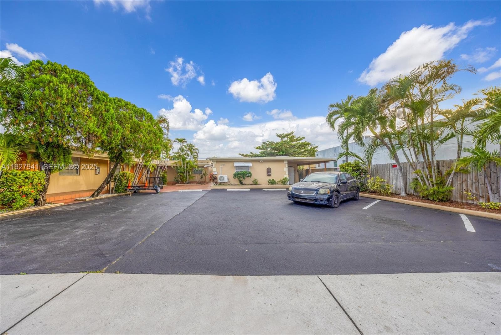 6124 Pembroke Rd # 8