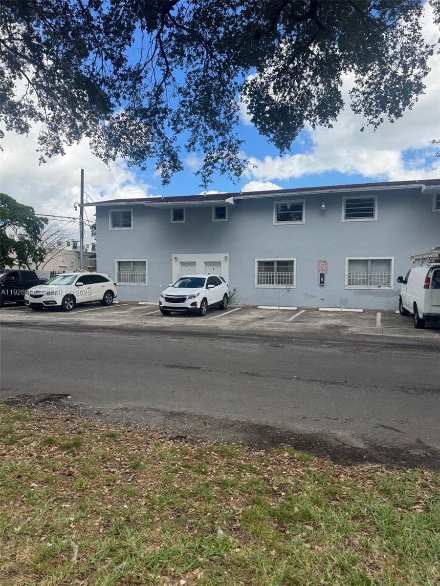 3821 SW 13th Ct