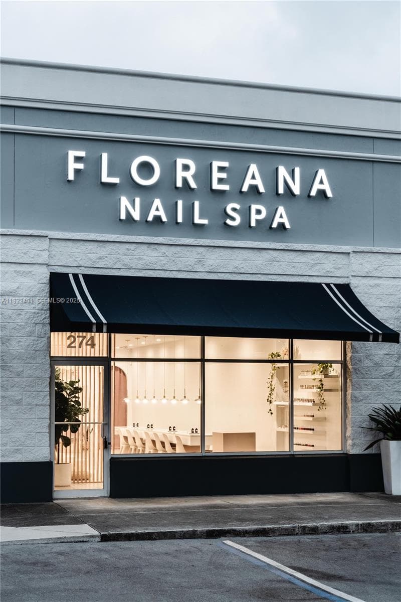 240-290 N Federal Highway