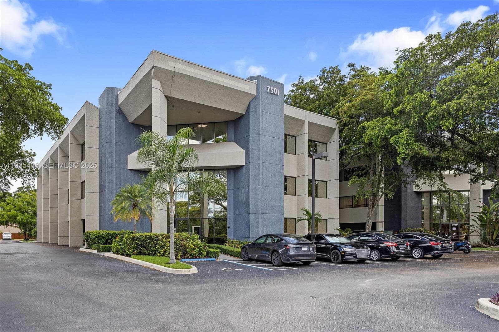 7501 Oakland Park Blvd