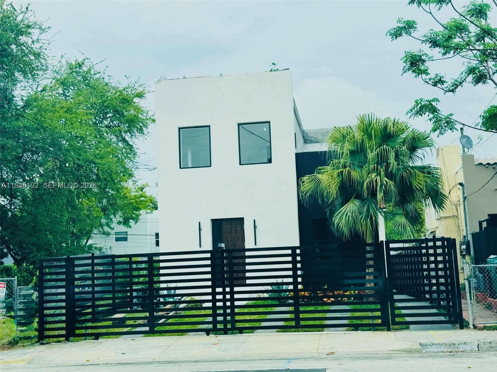 905 SW 13th Ct