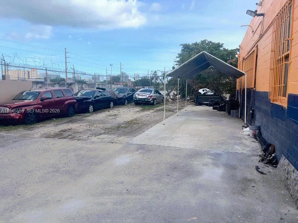 2005 NW 10th Ave