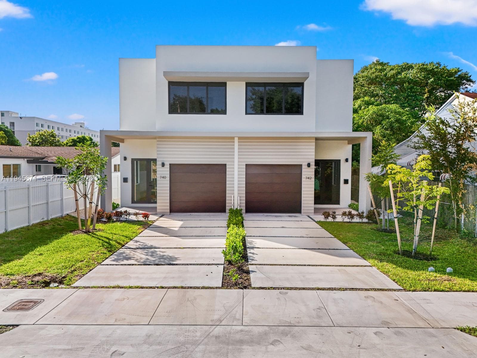 740 24th Ct
