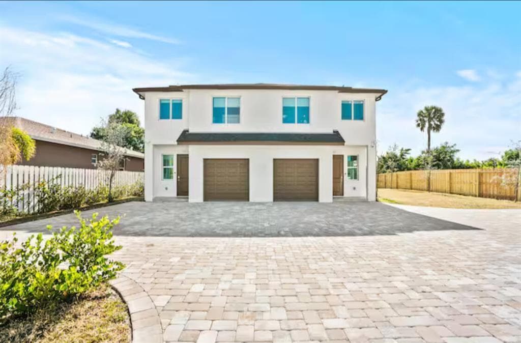 1547 W 26th Court