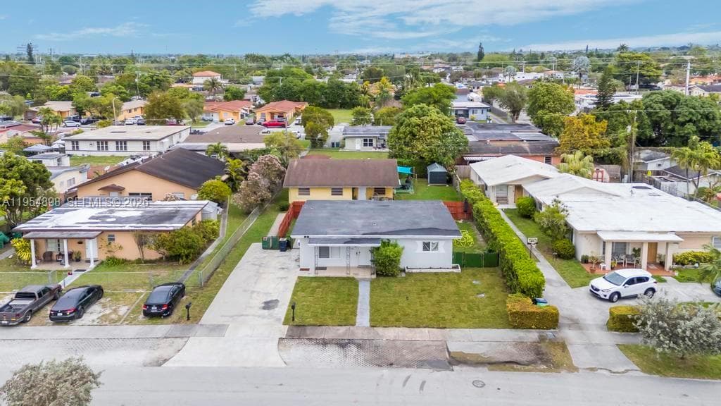 9435-9437 SW 39th St