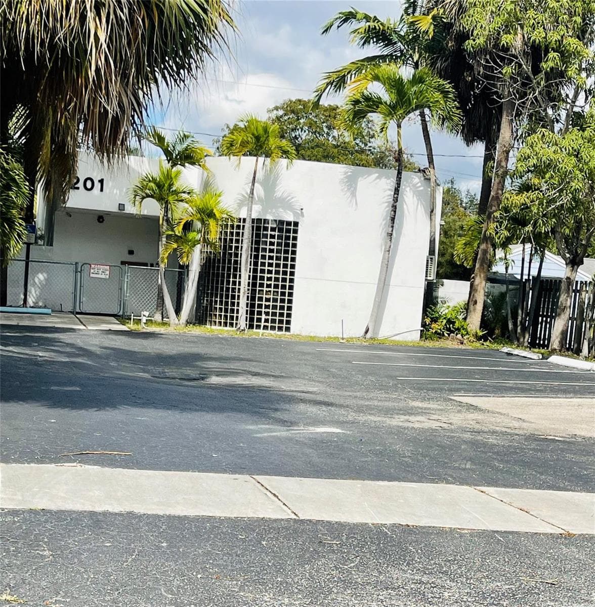 201 SE 19th Street