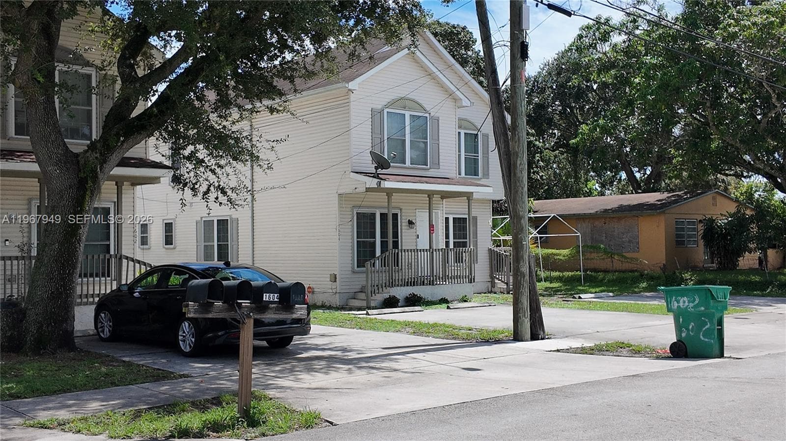 1604 SW 44th Ave
