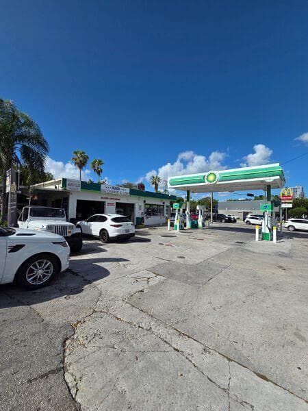 3198 S Dixie Highway