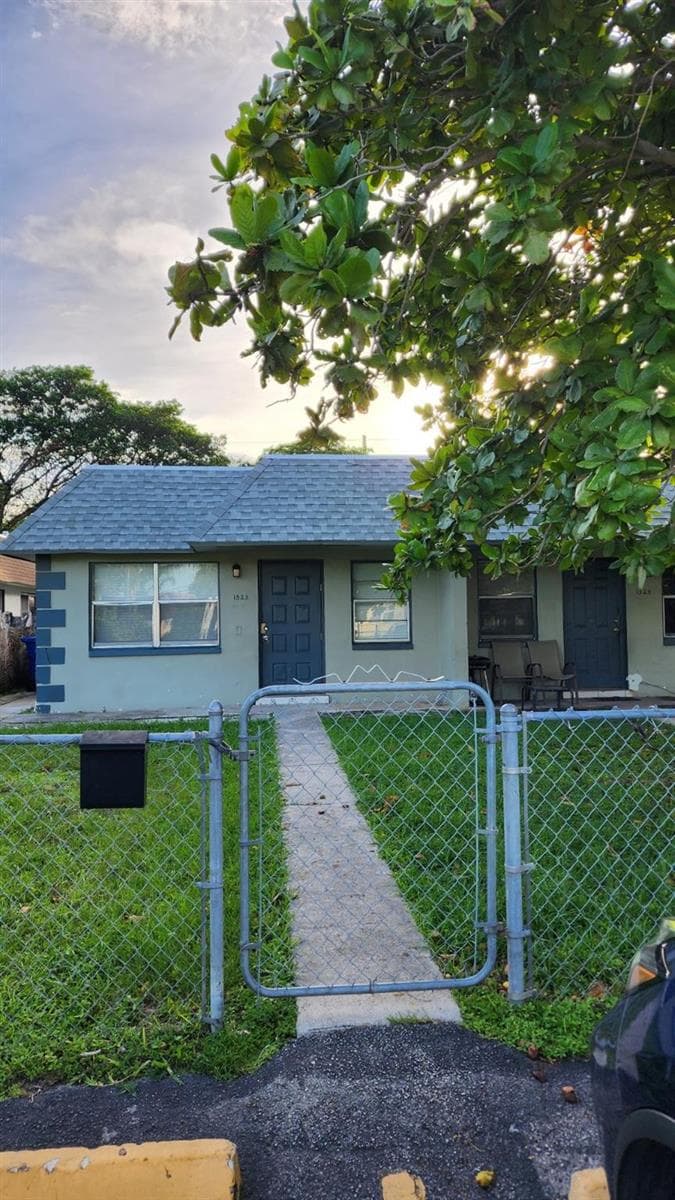 1523-1525 NW 8th Avenue