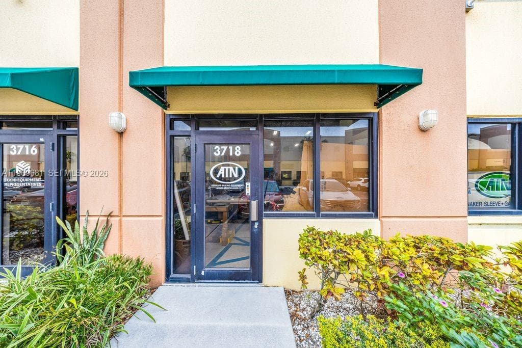 3718 SW 30th Ave # 3718