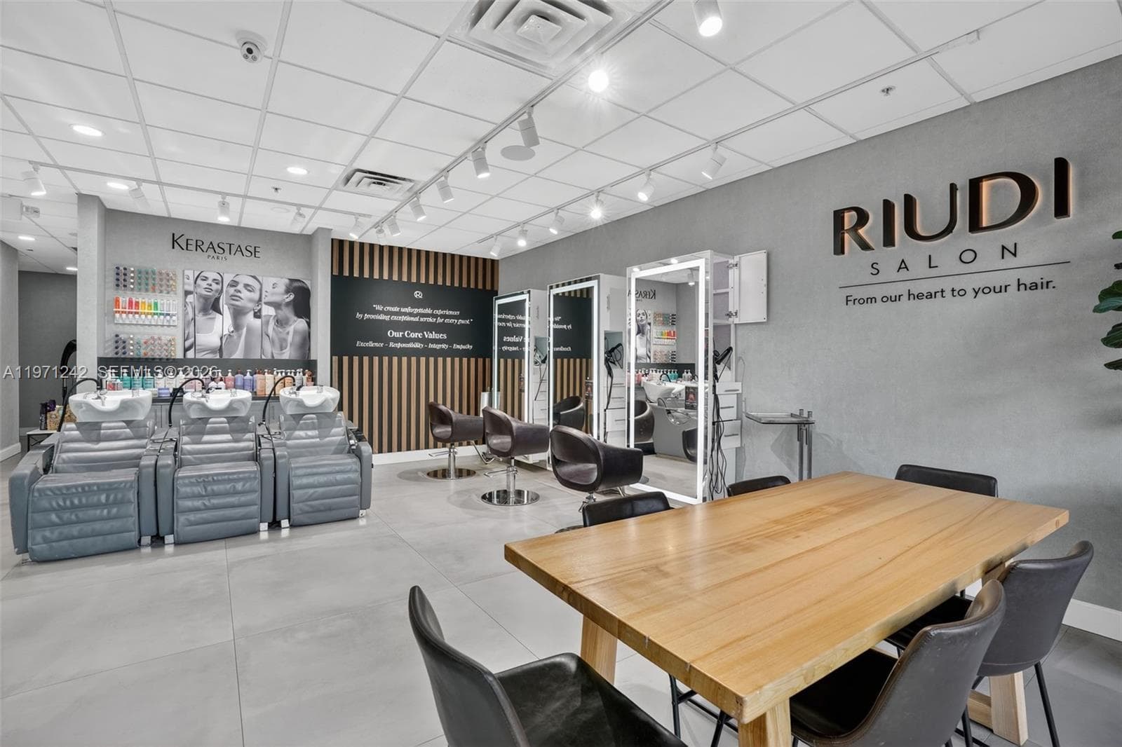 Beauty Salon For Sale in Hialeah