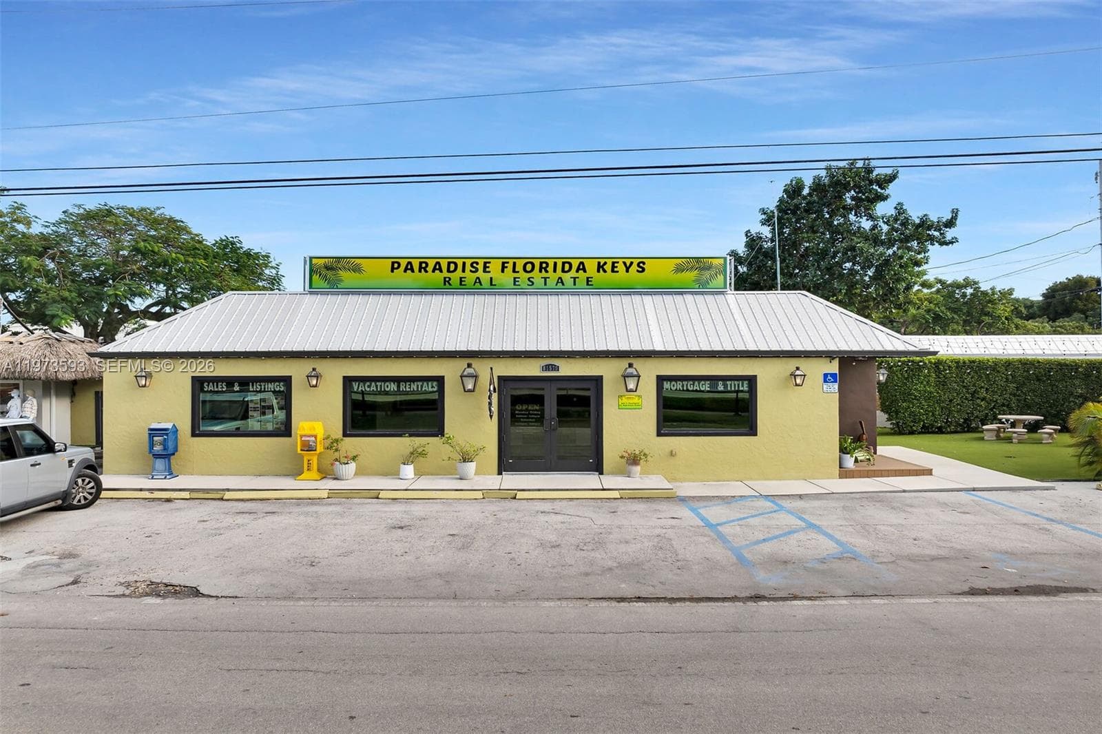 105 PALM AVE.