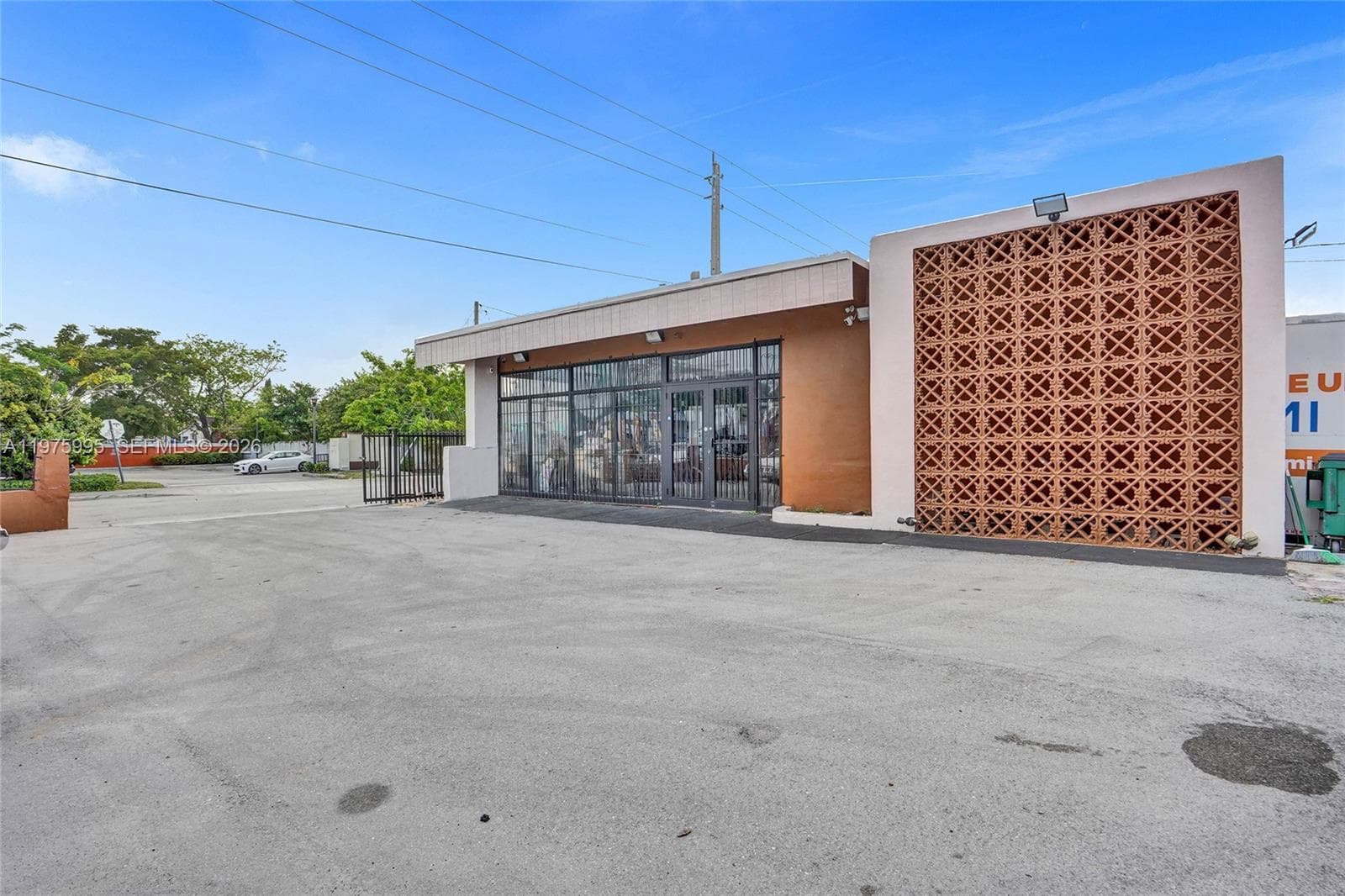 5595 NW 17th Ave