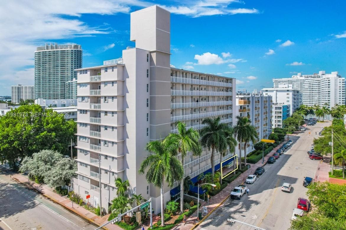 1300 Lincoln Rd # 1B