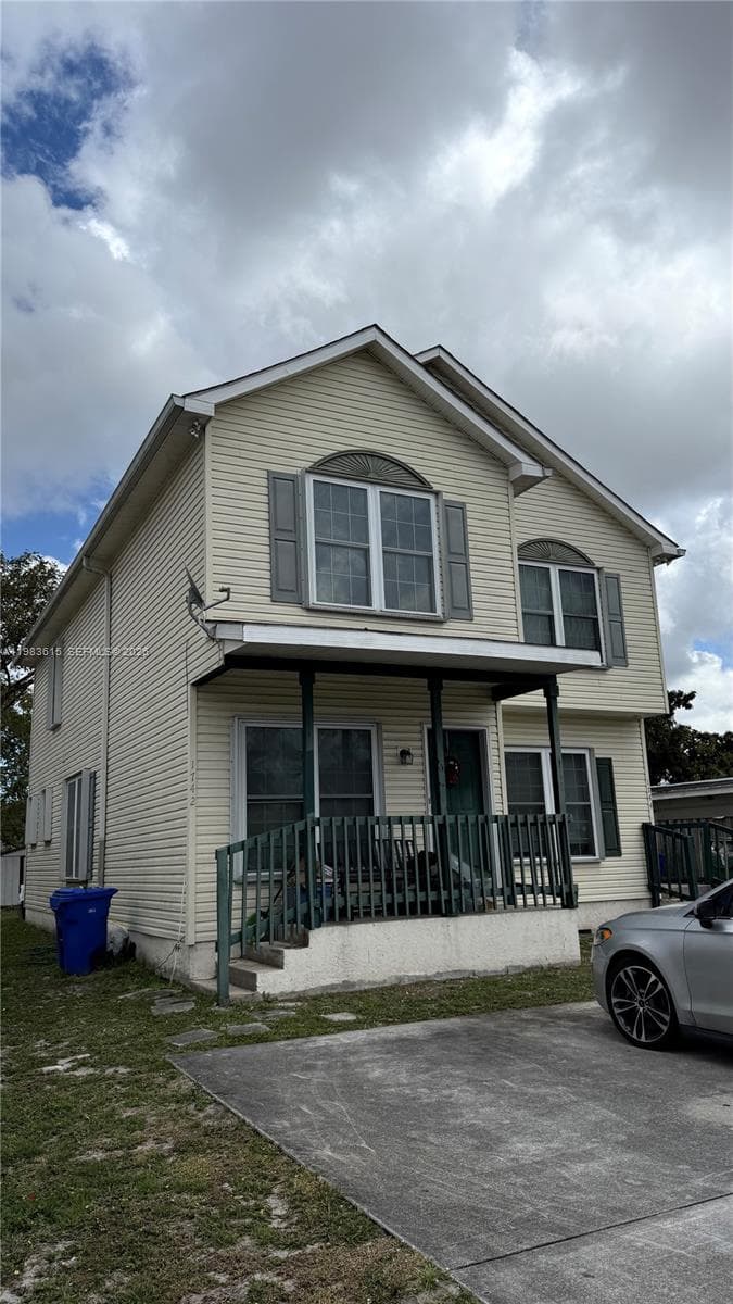 1738 SW 44th Ter