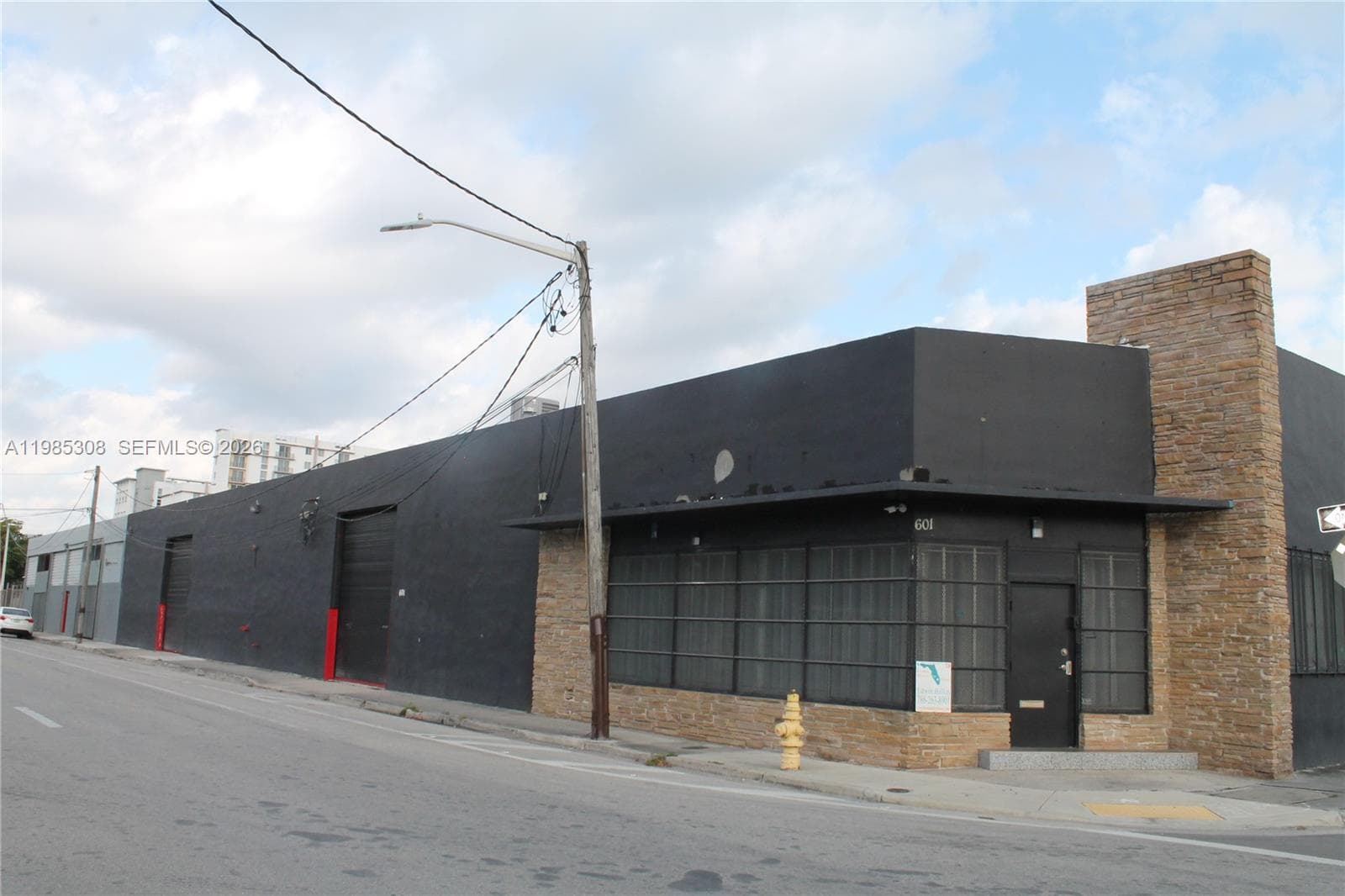 601 NW 11th St