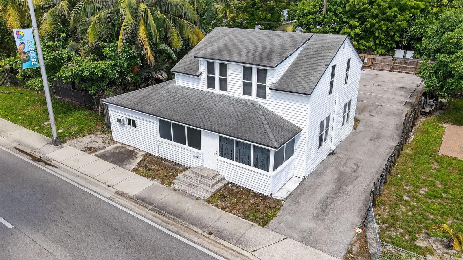 220 SW 16th Street