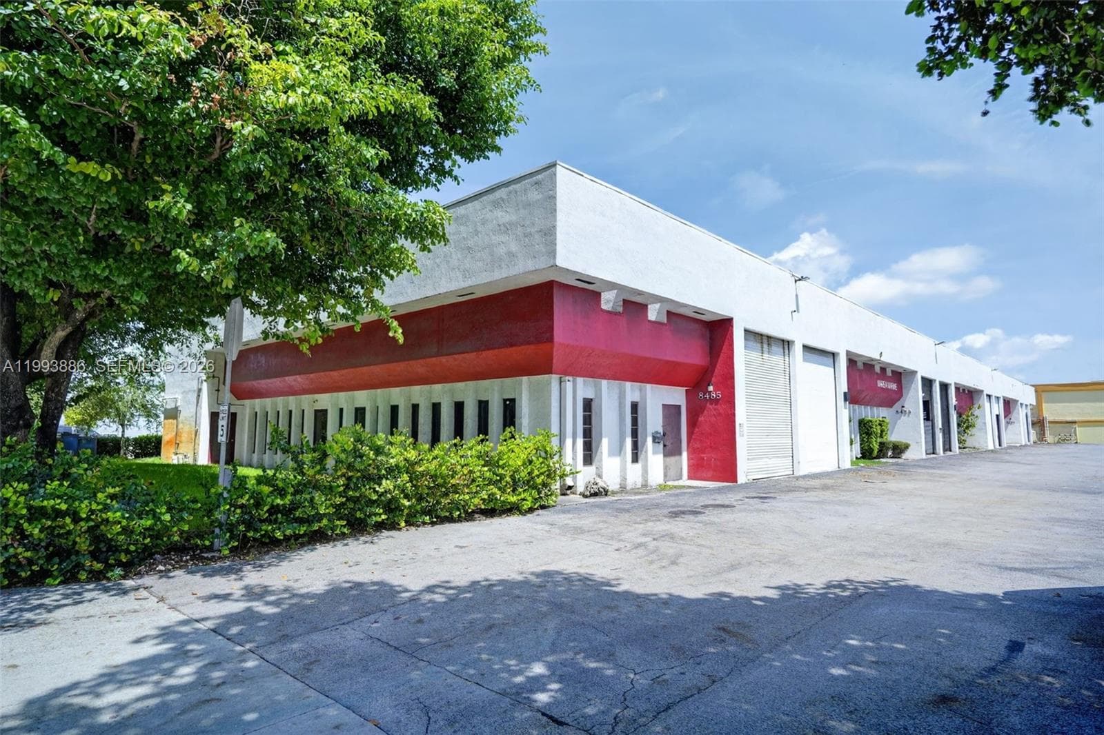 Warehouse/Restaurant For Sale In Doral