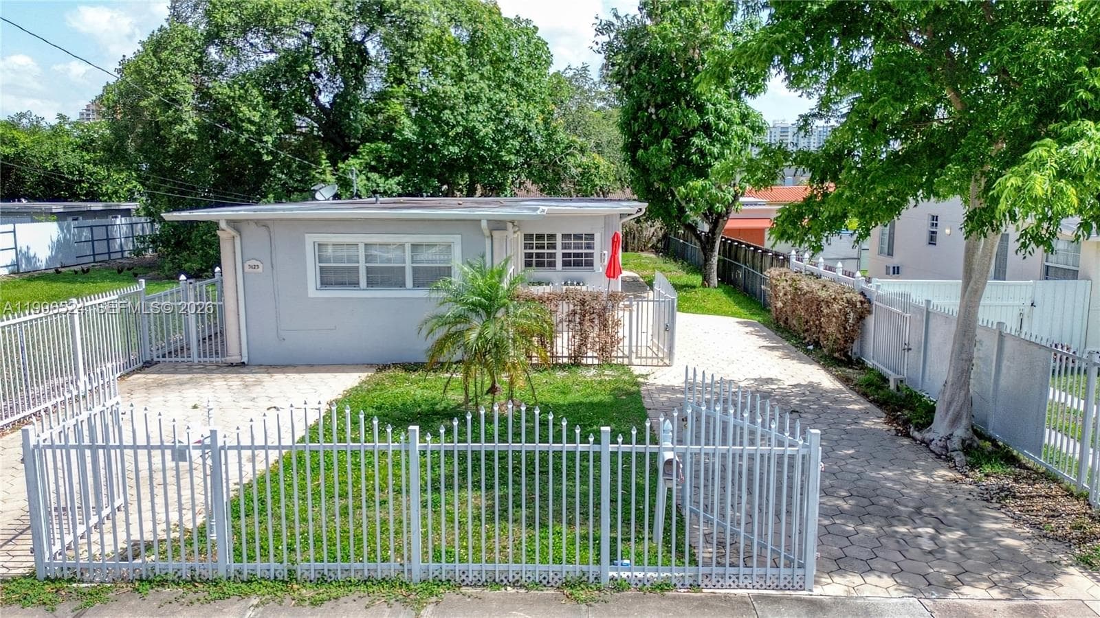 3121-3123 SW 25th Ter