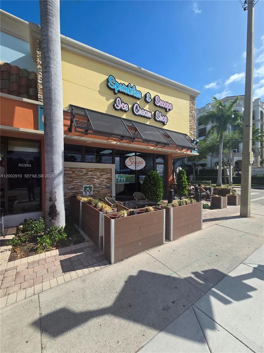 899 E PALMETTO PARK RD