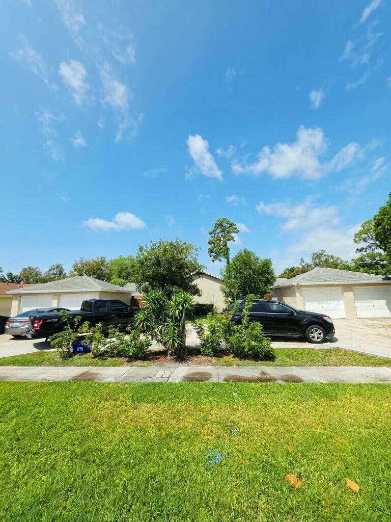 1157 Hyacinth Place