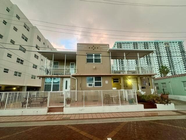 300 Georgia Street # 5