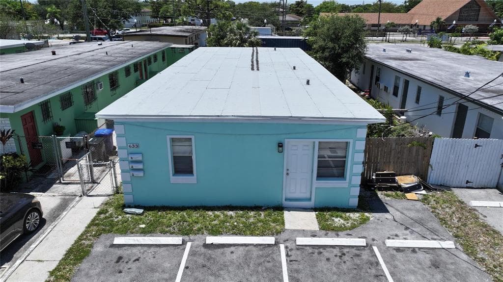 633 NW 15th Terrace